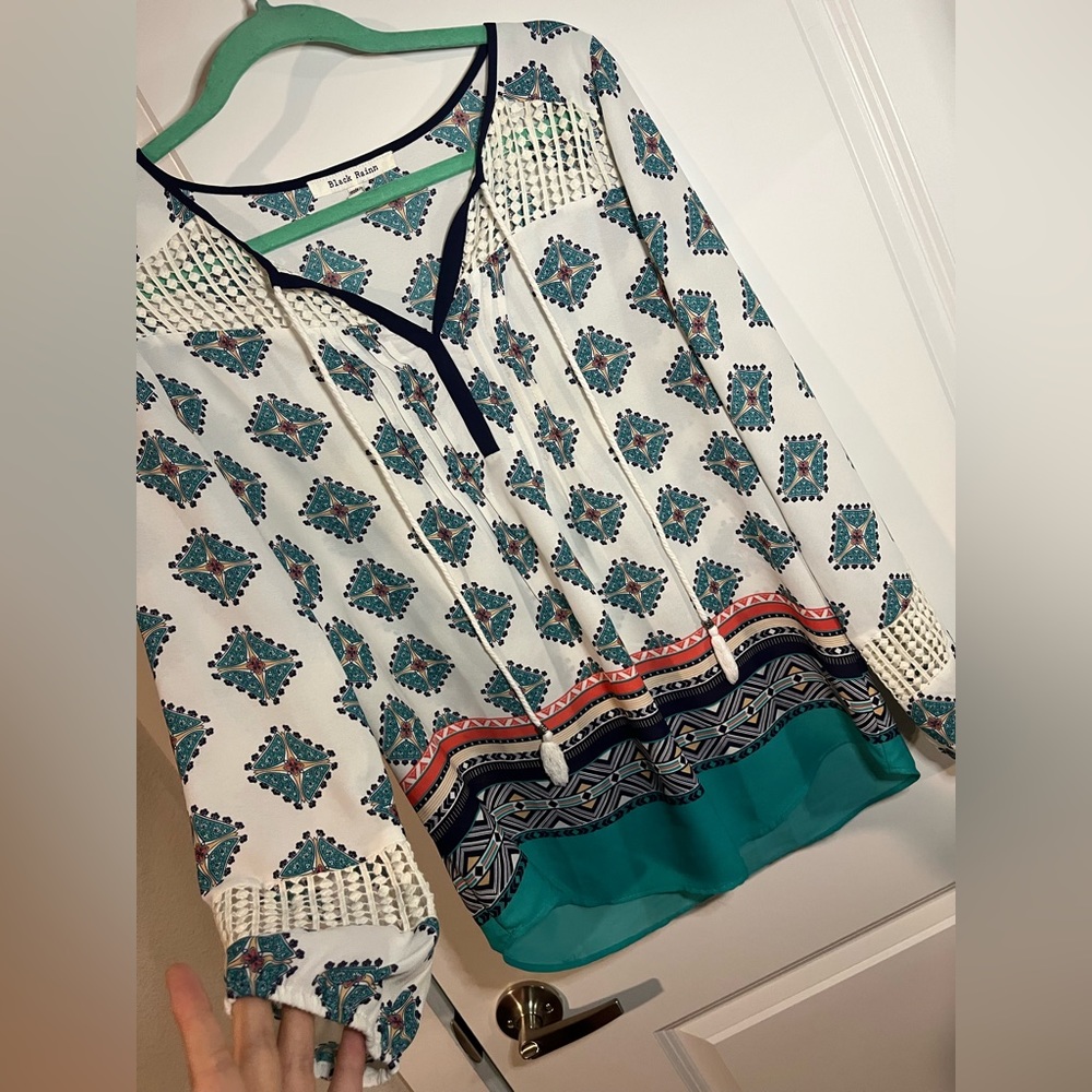 Black Rainn Cold Shoulder Multicolored Bell Sleeve Tunic with Tassels Size Med - Picture 6 of 16